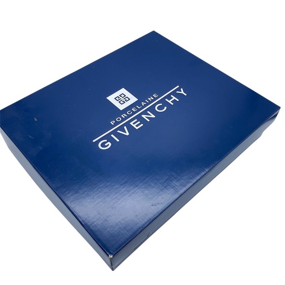 6-Pc Givenchy Porcelaine Navy and White Dinnerware Set - Picture 13 of 15